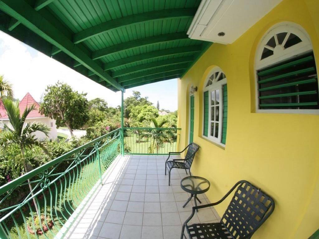 Villa Sonate Runaway Bay Ngoại thất bức ảnh